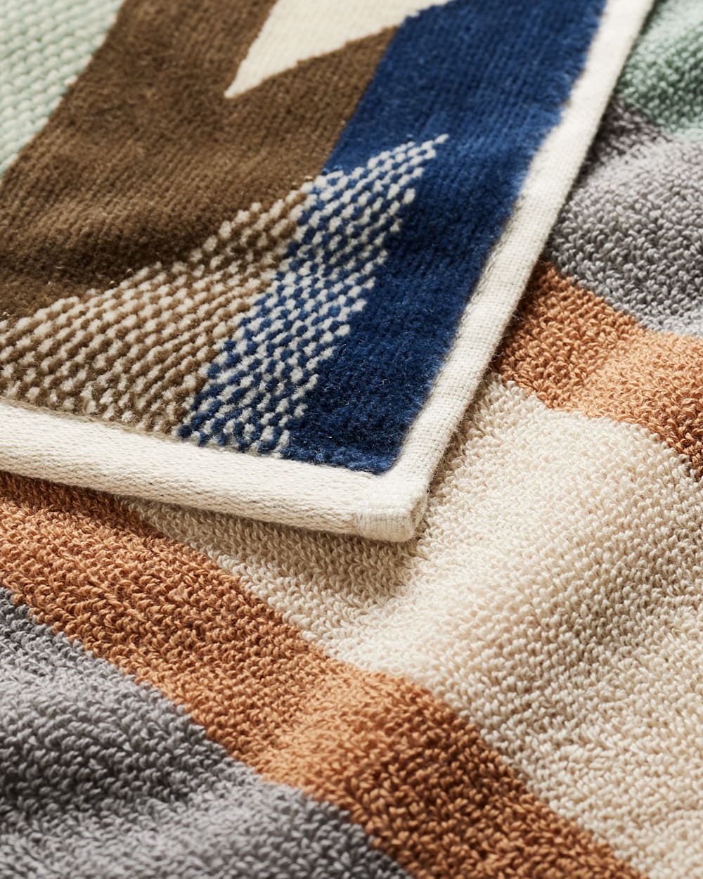 Jacquard Towel Collection Wyeth Trail