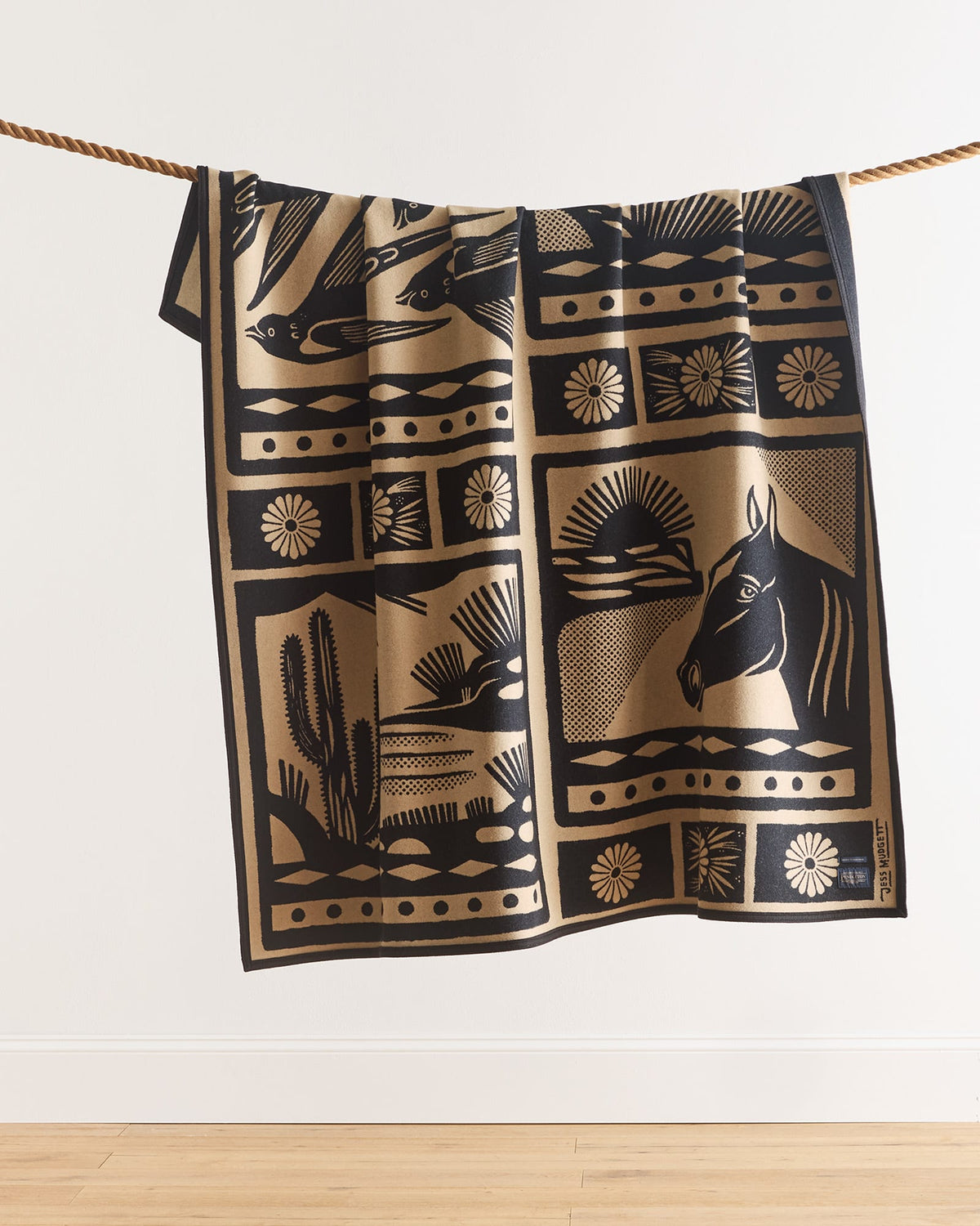 Pendleton Jacquard Wool Blanket in Saratoga – view 2