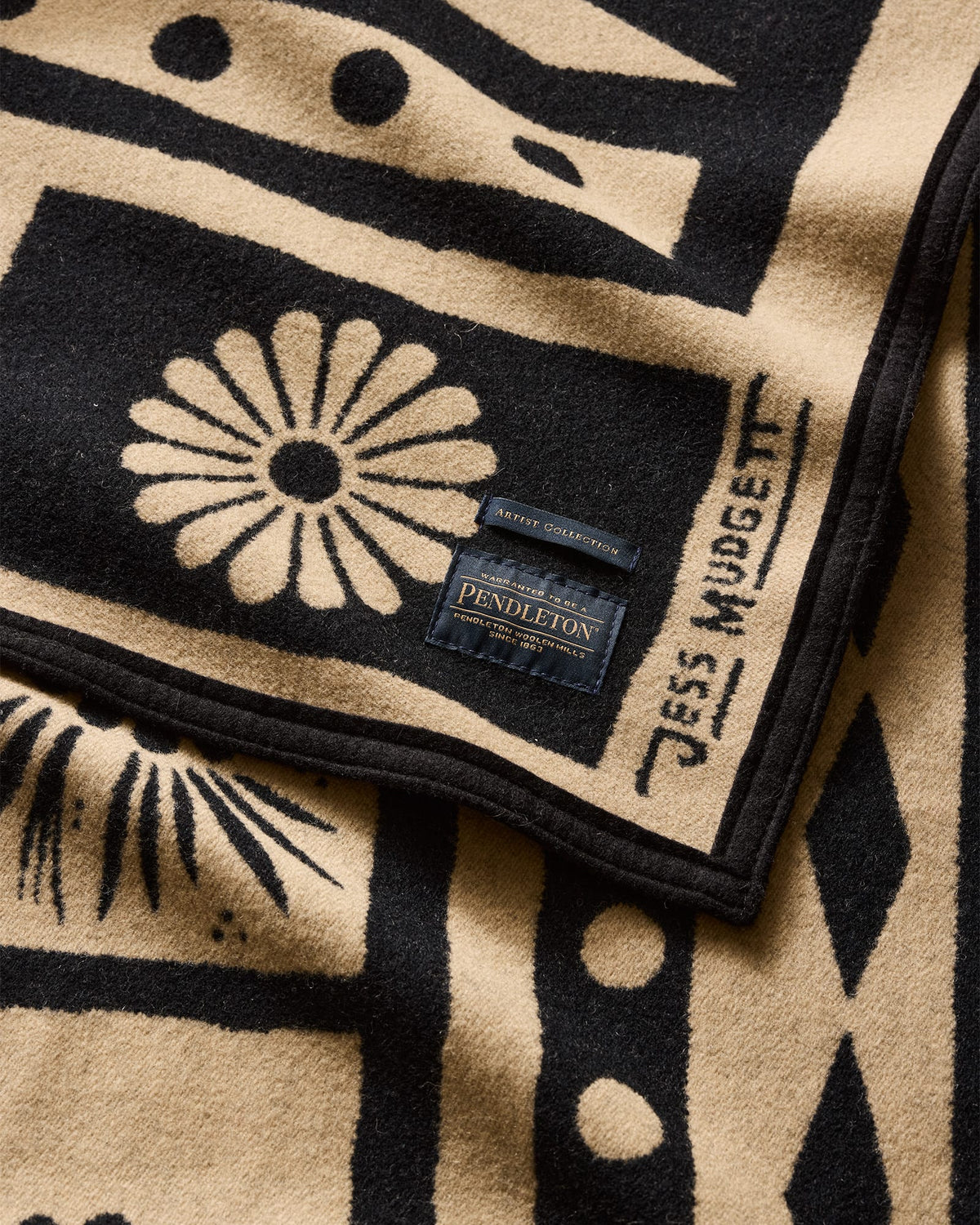 Pendleton Jacquard Wool Blanket in Saratoga – view 3