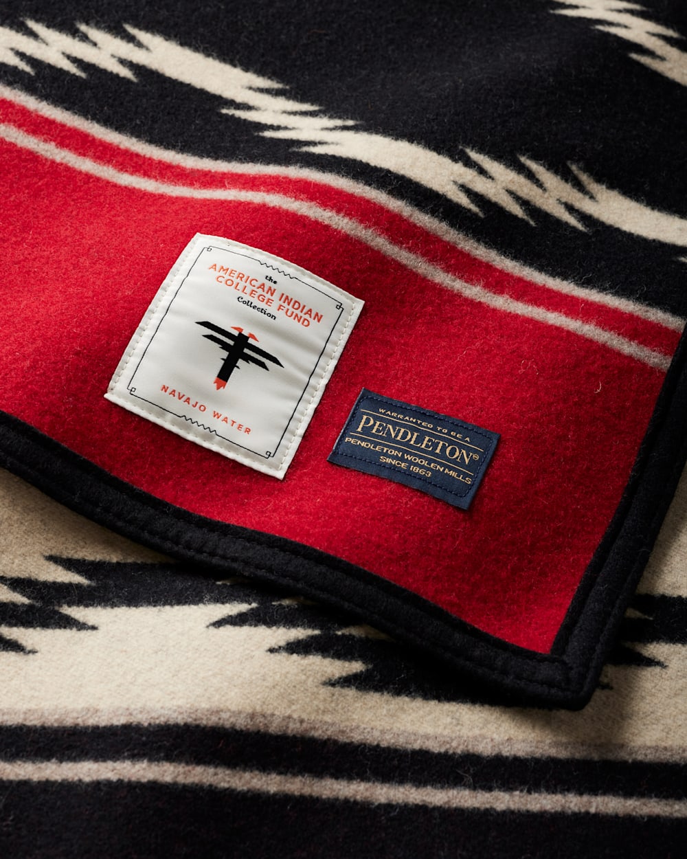 Pendleton Water College Fund Wool Blanket – view 2