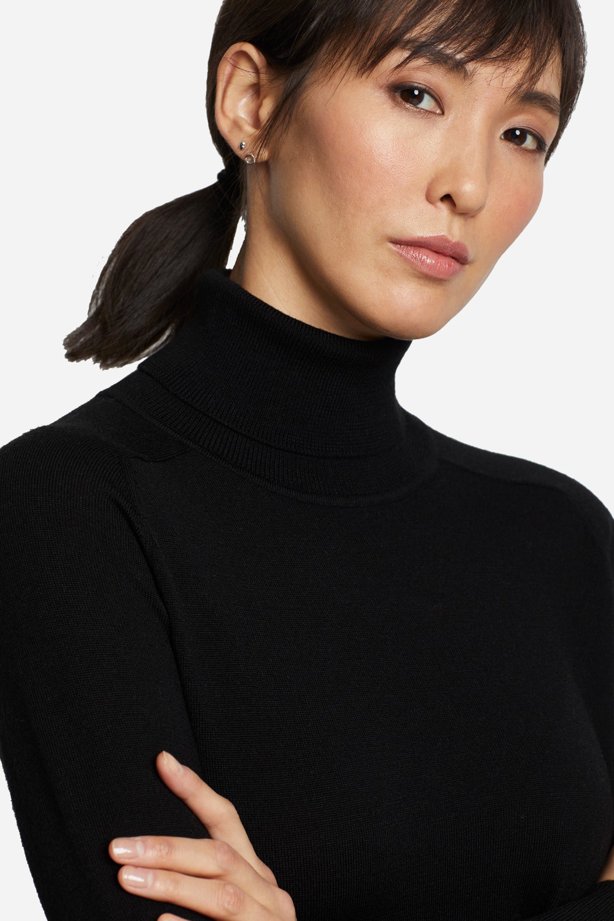 Pendleton Women's Raglan Merino Turtleneck in Black – view 2