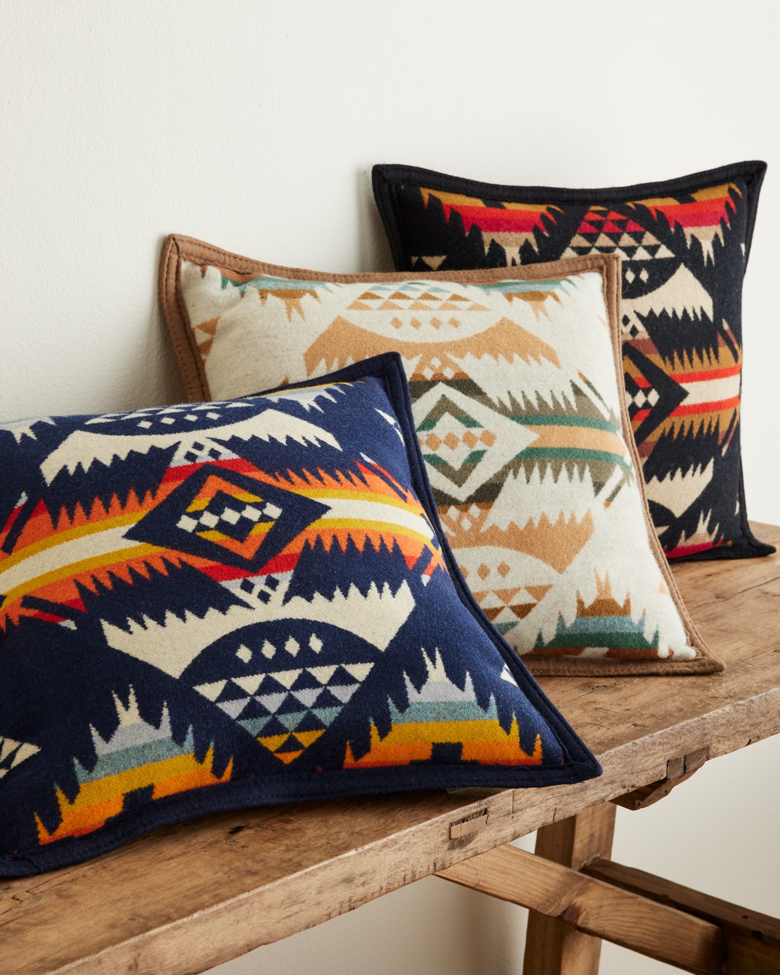 Nehalem Pillow Black