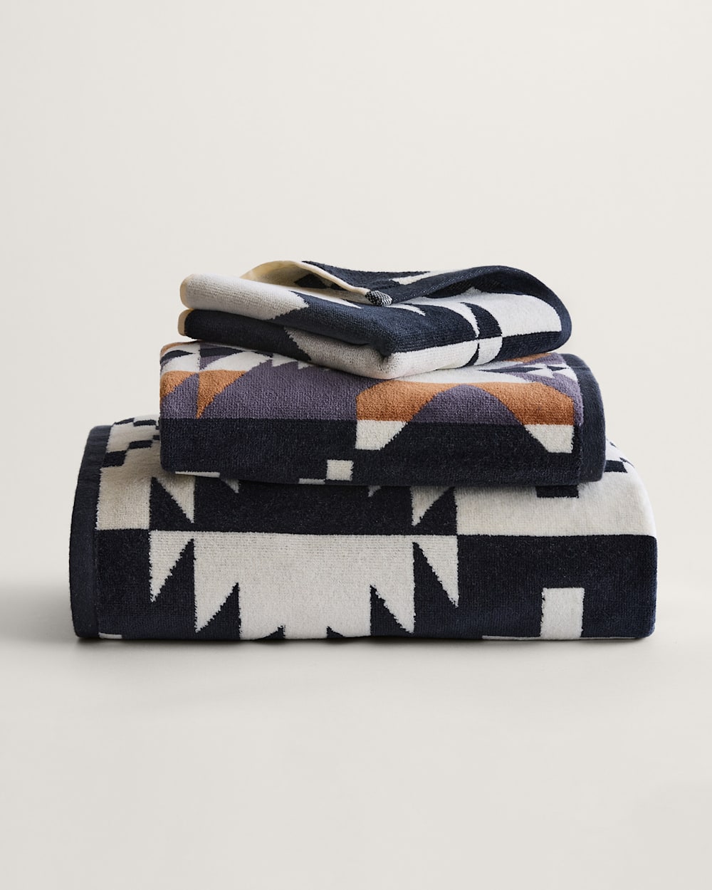 Jacquard Towel Collection Spider Rock Black / White