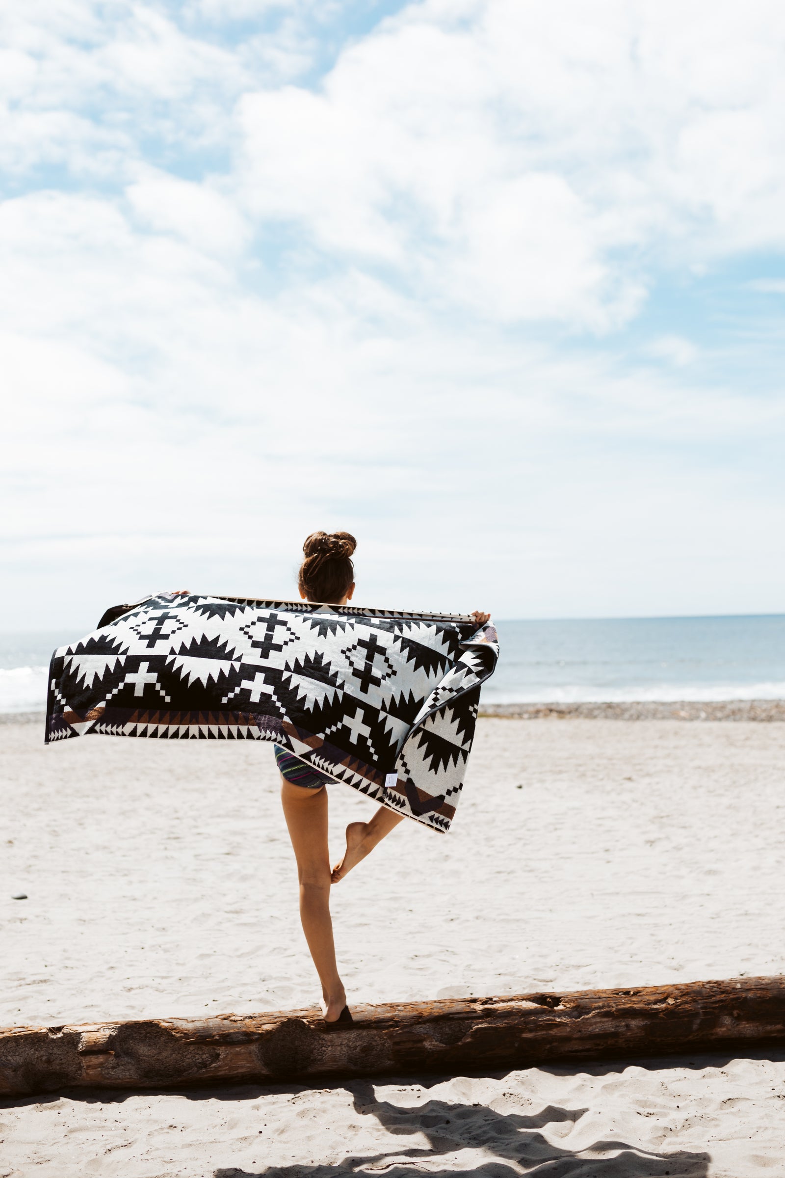 Beach Towel Spider Rock Black White Pendleton