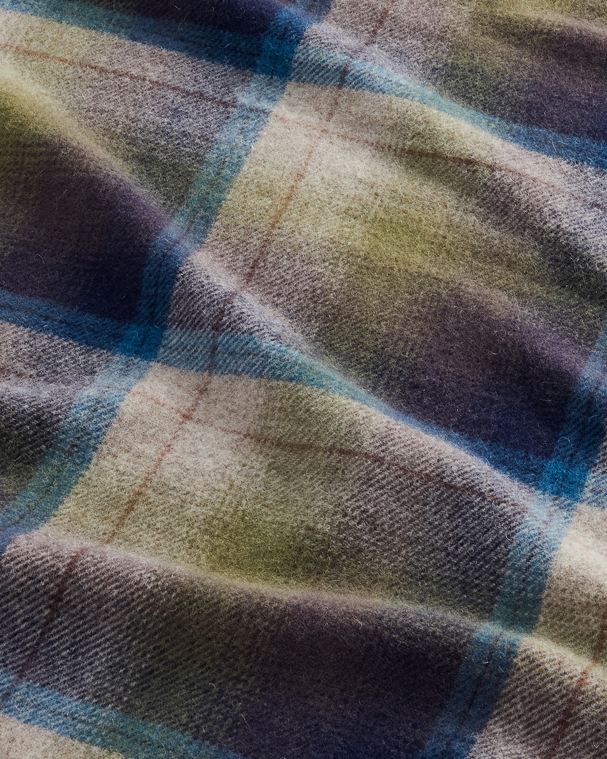Pendleton Motor Robe with Carrier in Haystack Plaid – view 4