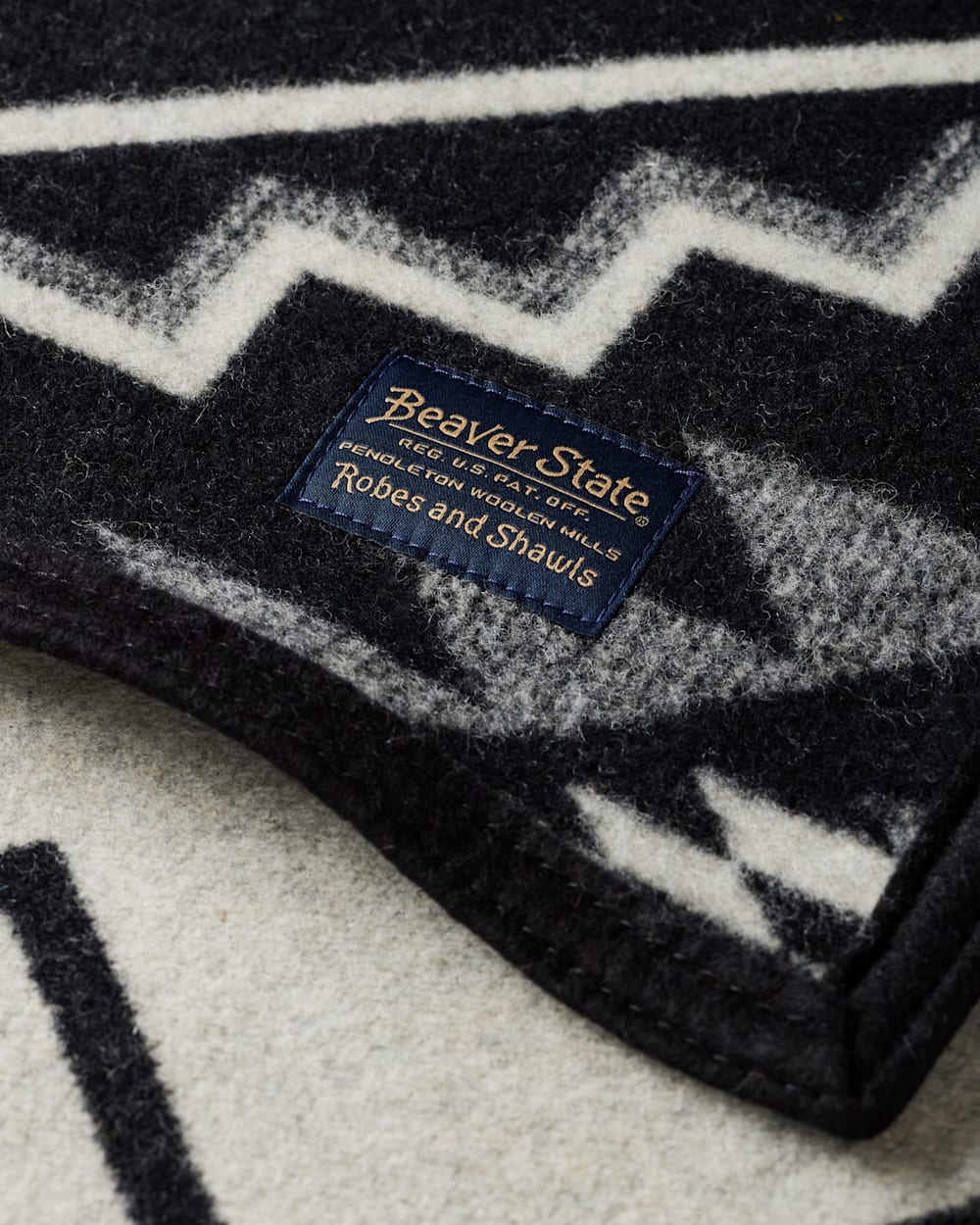 Pendleton Oxbow Wool Blanket – view 4