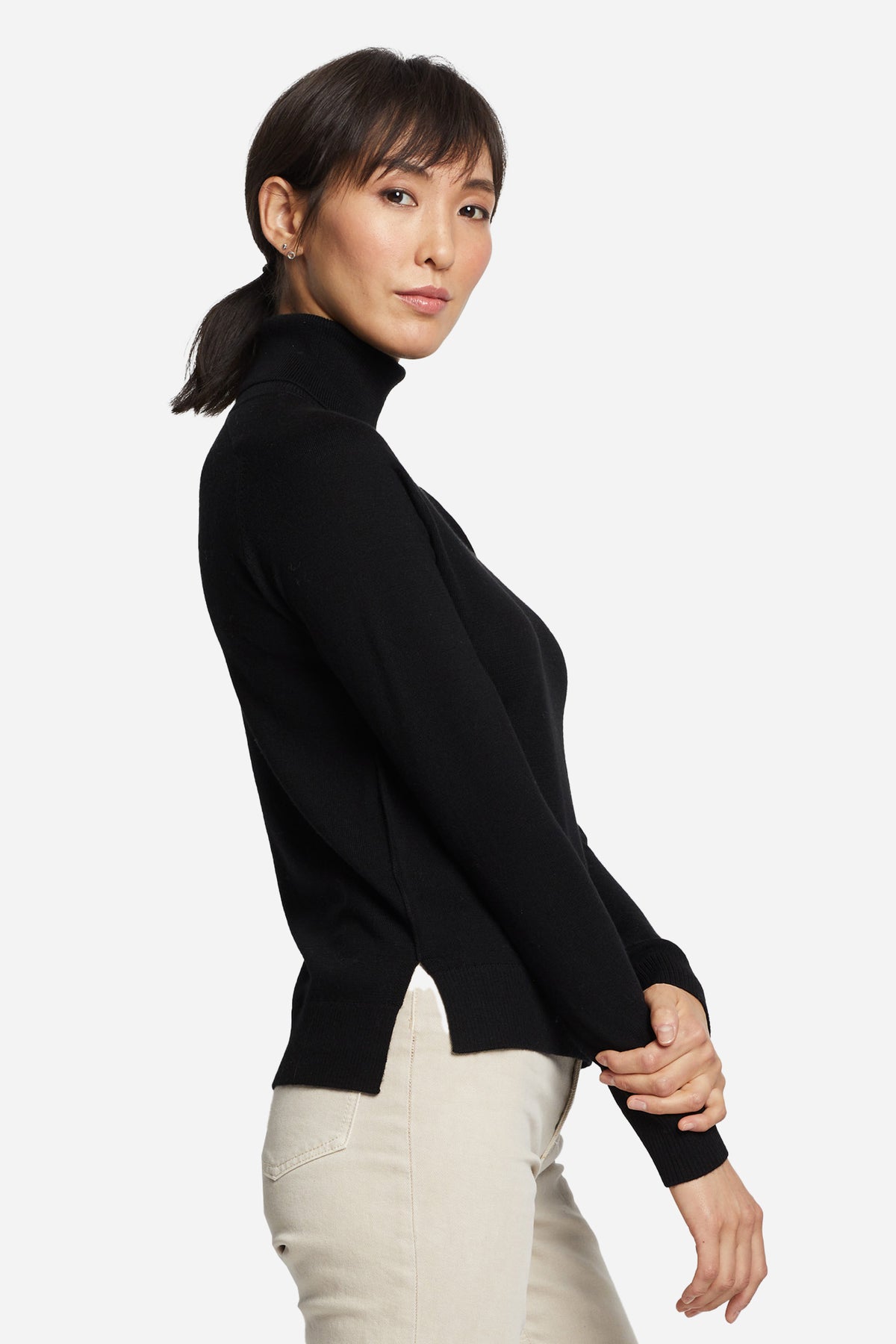 Pendleton Women's Raglan Merino Turtleneck in Black