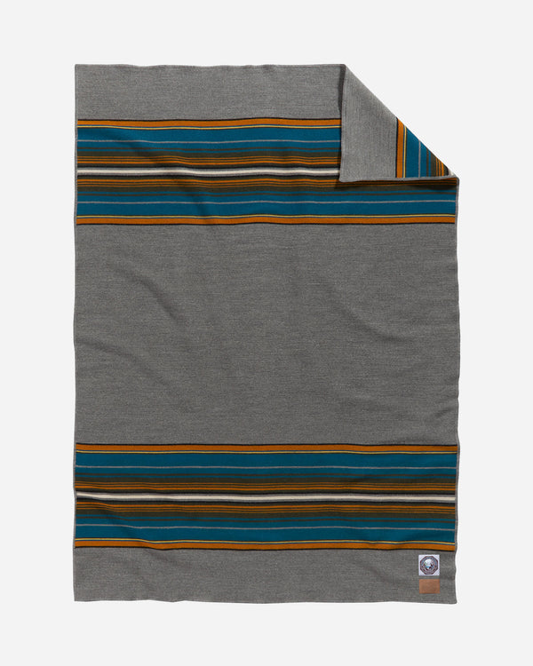 National Park Throw With Carrier Olympic Grey